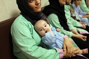 نخستین کلاس آموزشی توانمندسازی مادران پیرامون نیازهای آموزشی آنها در زمینه مراقبت از کودکان قلبی: عکس شماره 4 / 12